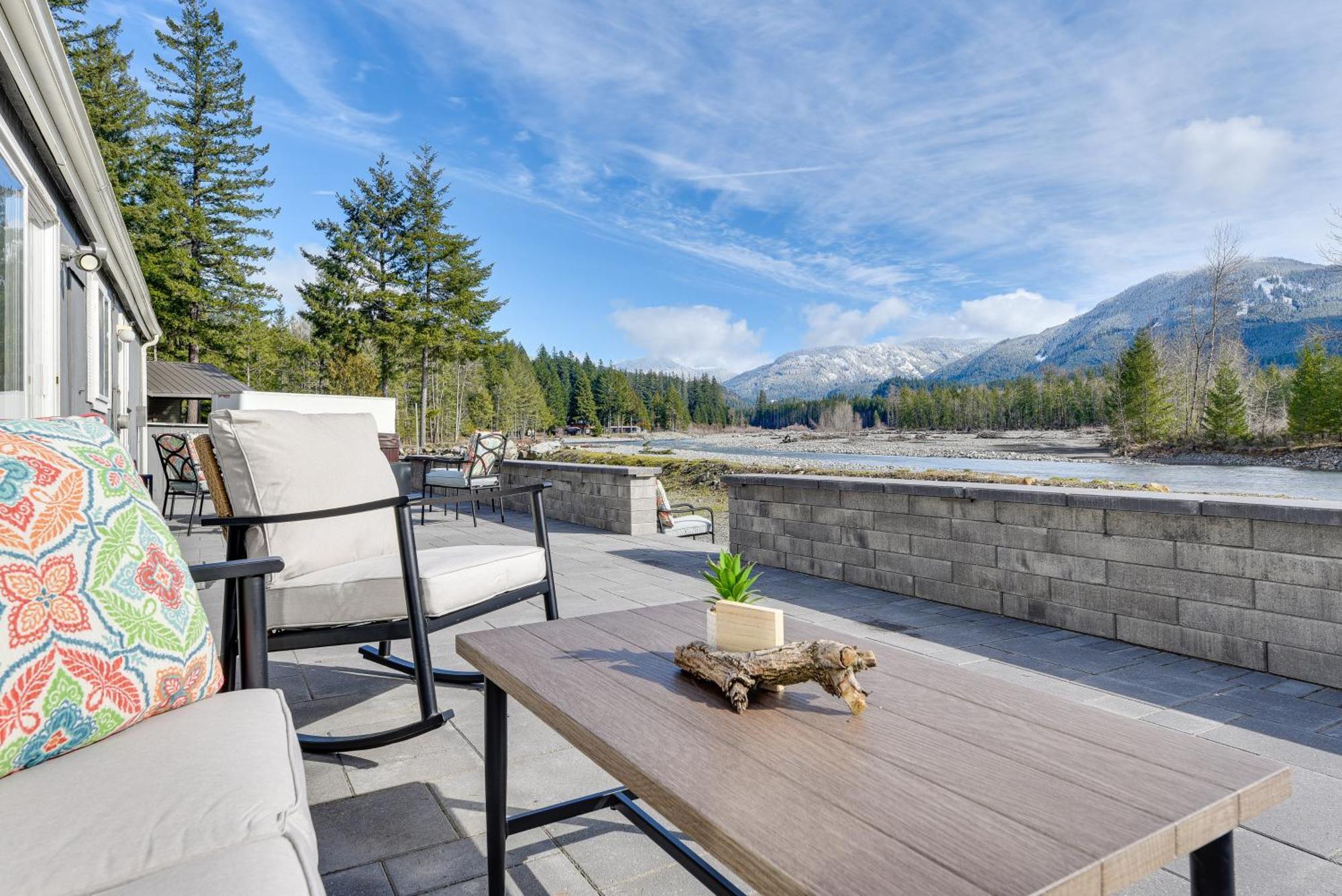 Riverfront Home With Deck, Near Mount Rainier! Packwood Exteriér fotografie